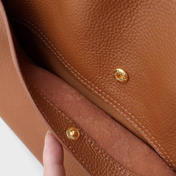 Karina – Elegant and Timeless Shoulder Bag