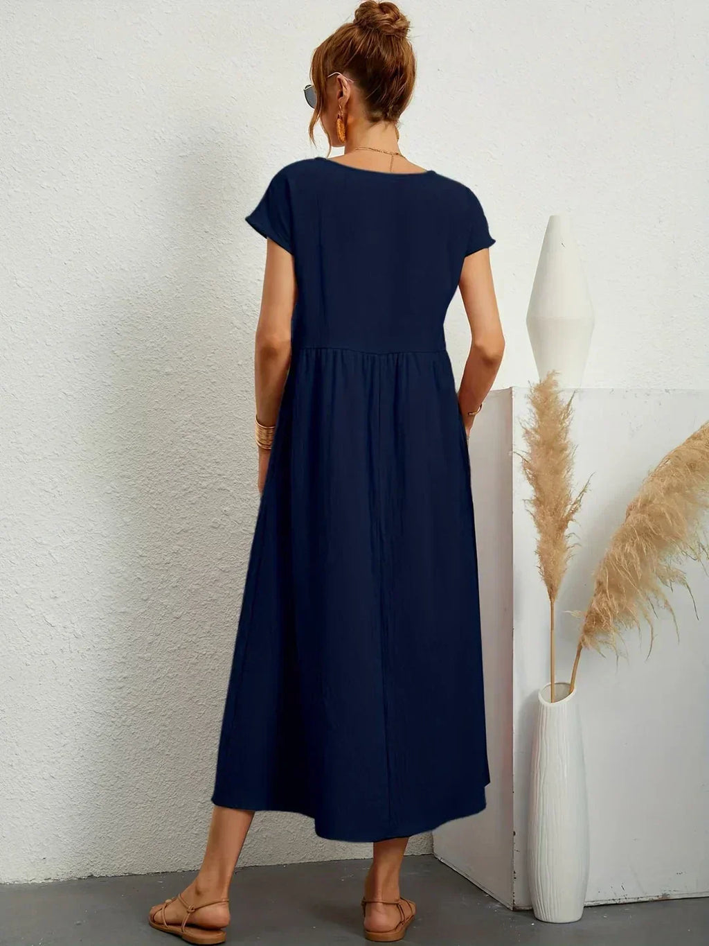 Quiana™ | Elegant Fluid Midi Dress